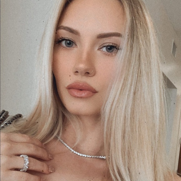 Meet your Posher, Makayla - Picture 1 of 1